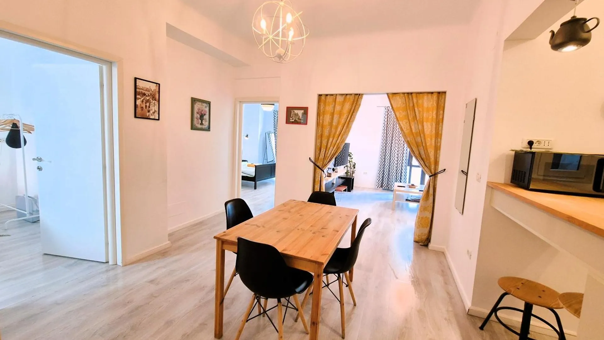 Downtown Spacious Retreat Bukarest