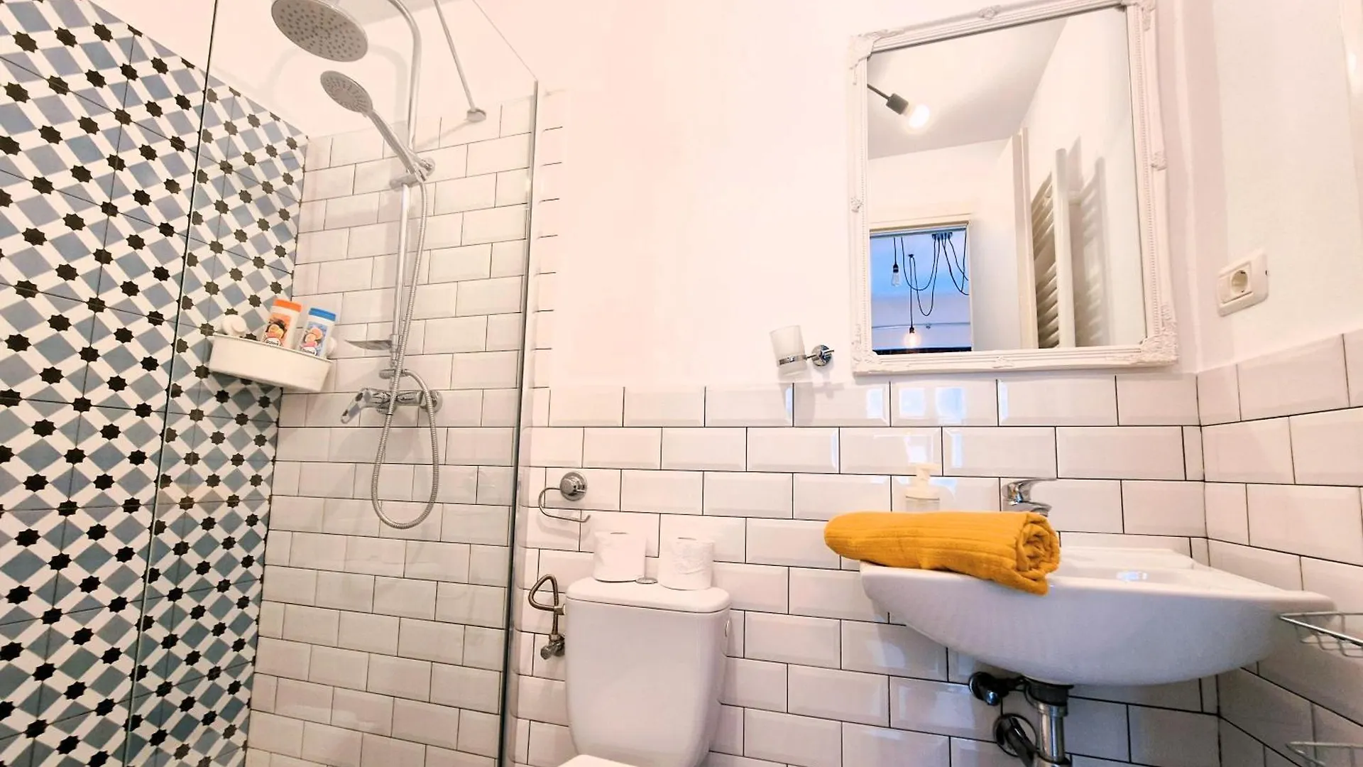 Downtown Spacious Retreat Bukarest