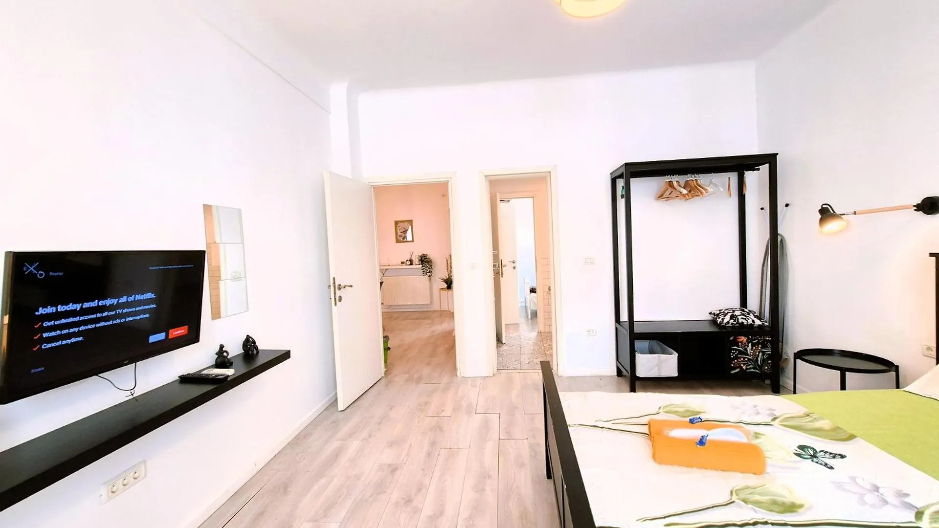 Downtown Spacious Retreat Bukarest Apartment